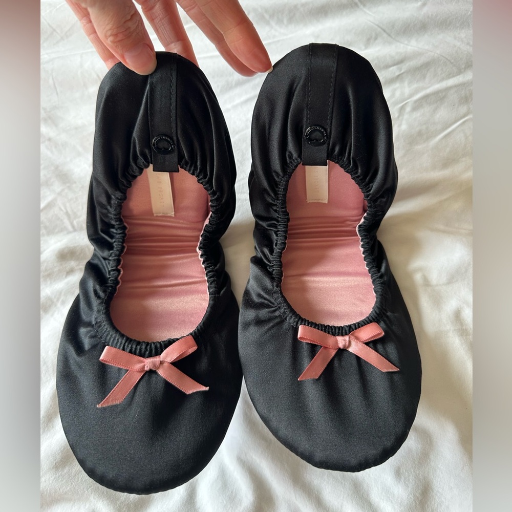 Black slippers with pink bow